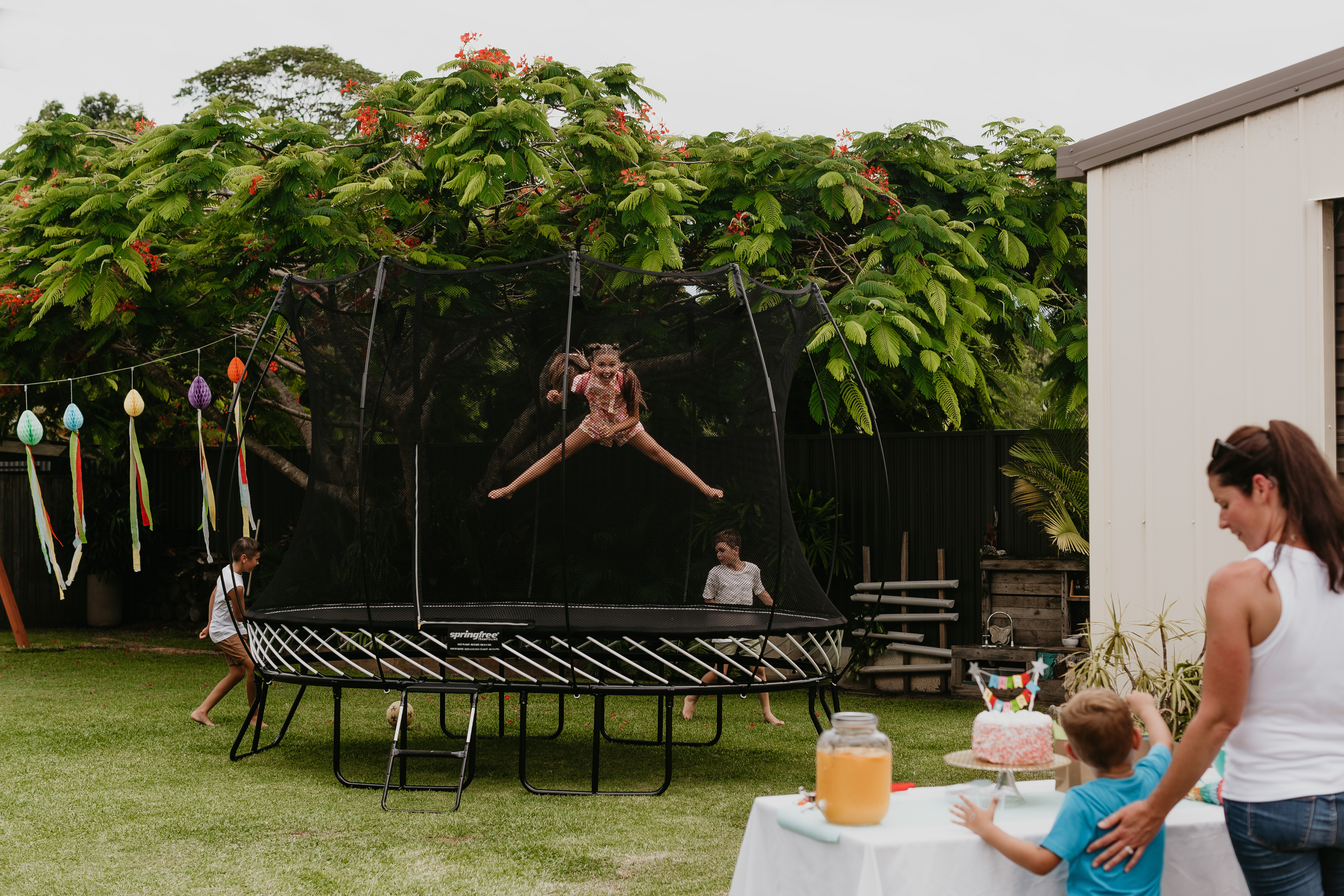 Oval trampoline
