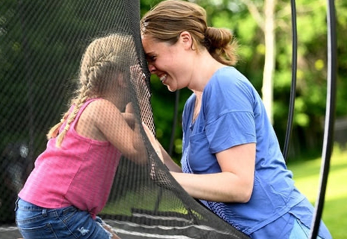 mum-and-child-playing-on-a-springfree.png